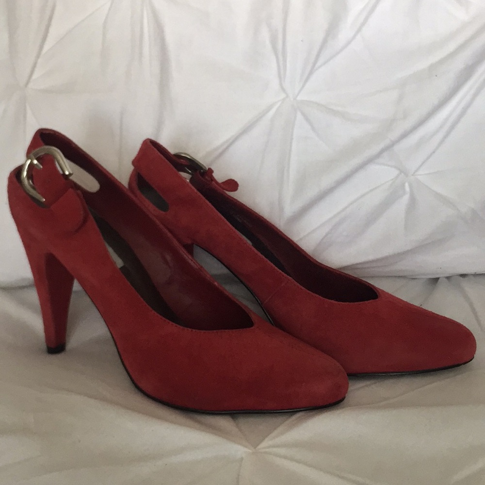 Red suede pump